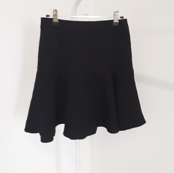 Black Ruffle Skirt Textured Cute Size 2 - Picture 2 of 7